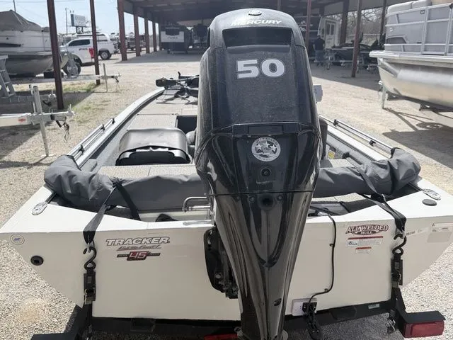 Slide: The Image of Tracker Pro 170 2023 - 4