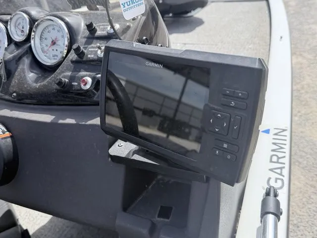 Slide: The Image of Tracker Pro 170 2023 - 5