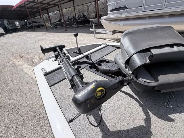 Slide: The Image of Tracker Pro 170 2023 - 8