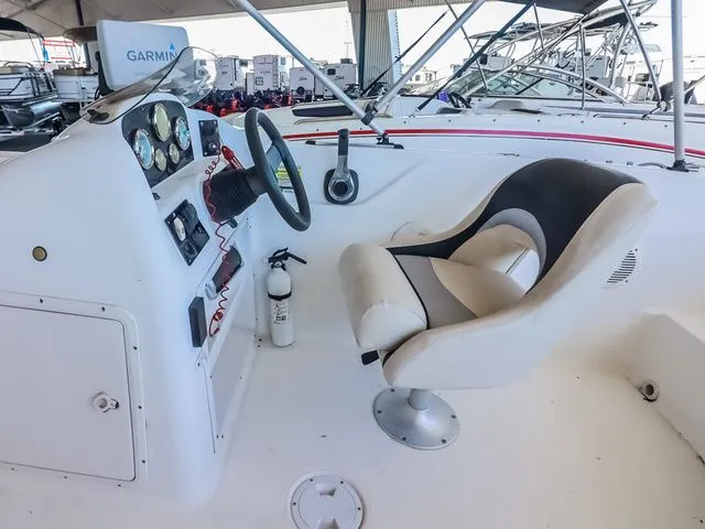 Slide: The Image of Hurricane SUNDECK SPORT 188 2011 - 12