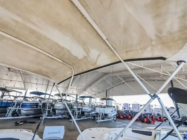 Slide: The Image of Hurricane SUNDECK SPORT 188 2011 - 15