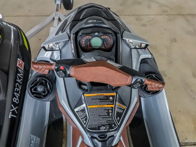 Slide: The Image of Sea-Doo GTX300 2018 - 10