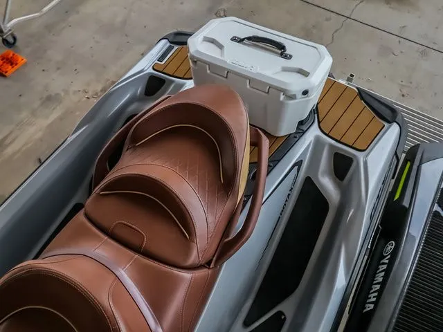 Slide: The Image of Sea-Doo GTX300 2018 - 11