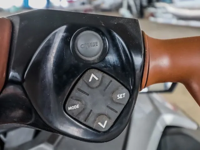 Slide: The Image of Sea-Doo GTX300 2018 - 13