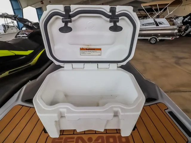 Slide: The Image of Sea-Doo GTX300 2018 - 16