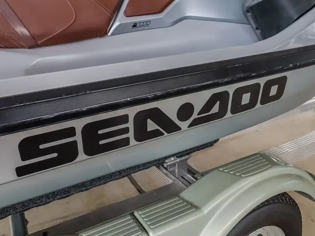 Slide: The Image of Sea-Doo GTX300 2018 - 18