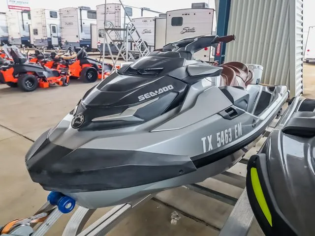 Slide: The Image of Sea-Doo GTX300 2018 - 3