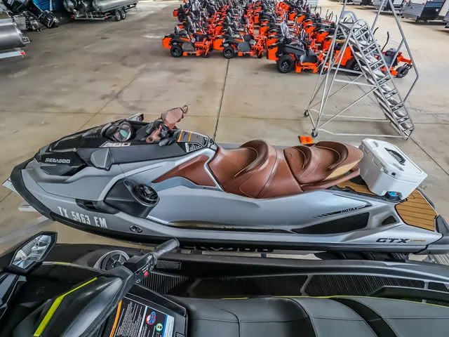 Slide: The Image of Sea-Doo GTX300 2018 - 4
