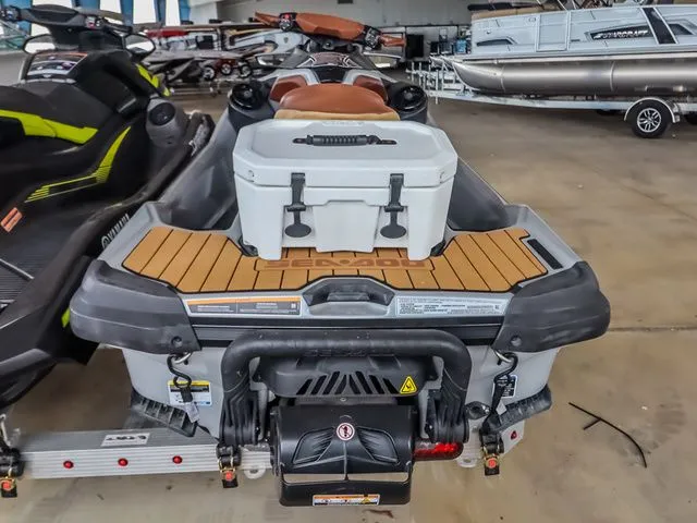Slide: The Image of Sea-Doo GTX300 2018 - 6