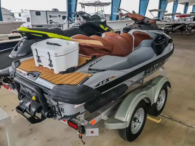 Slide: The Image of Sea-Doo GTX300 2018 - 7