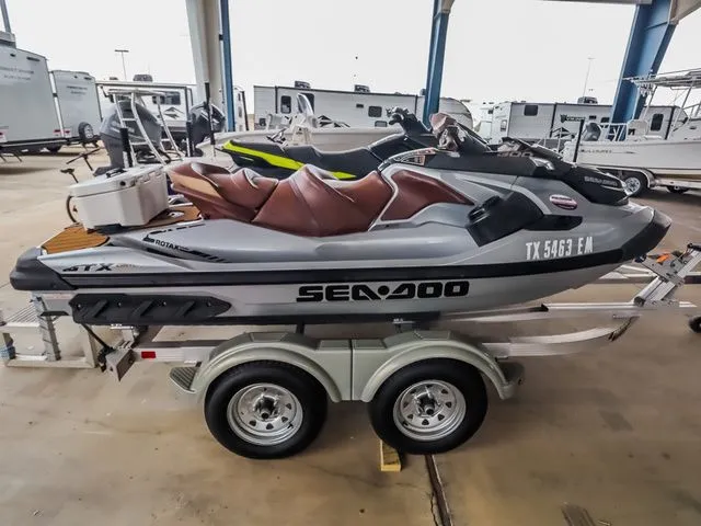 Slide: The Image of Sea-Doo GTX300 2018 - 8