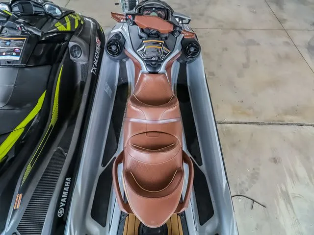 Slide: The Image of Sea-Doo GTX300 2018 - 9