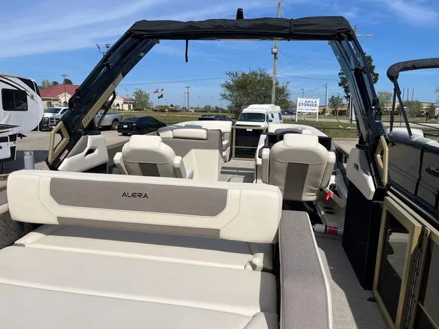 Slide: The Image of Alera M 25L ARCH 2026 - 12