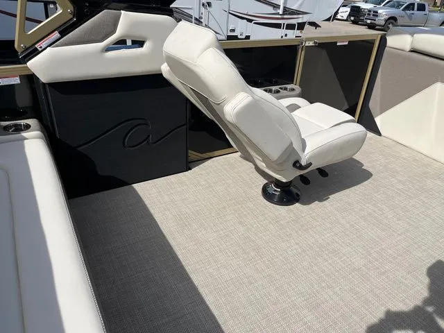 Slide: The Image of Alera M 25L ARCH 2026 - 14