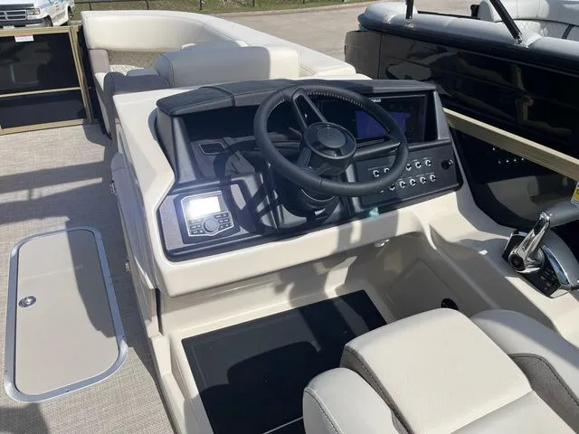 Slide: The Image of Alera M 25L ARCH 2026 - 17