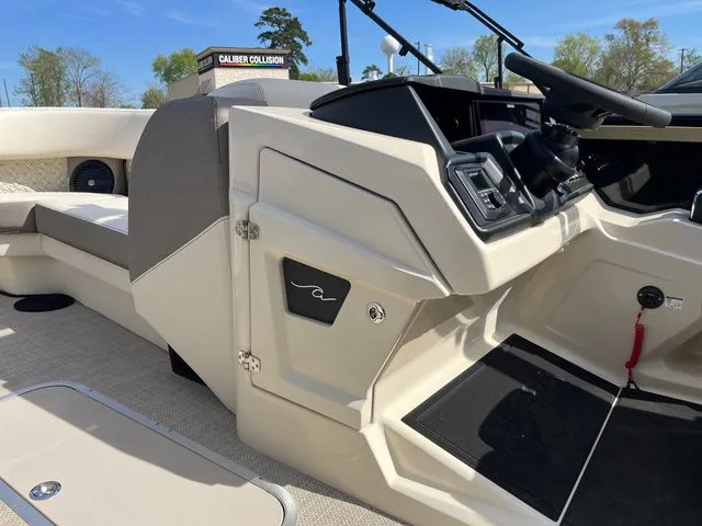 Slide: The Image of Alera M 25L ARCH 2026 - 18