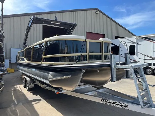 Slide: The Image of Alera M 25L ARCH 2026 - 5