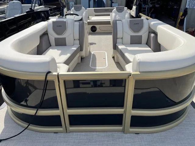 Slide: The Image of Alera M 25L ARCH 2026 - 6