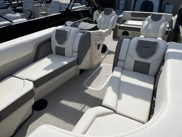 Slide: The Image of Alera M 25L ARCH 2026 - 7