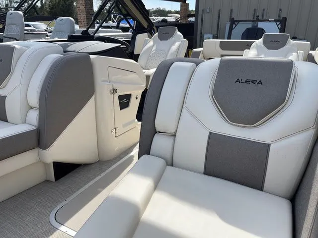 Slide: The Image of Alera M 25L ARCH 2026 - 9