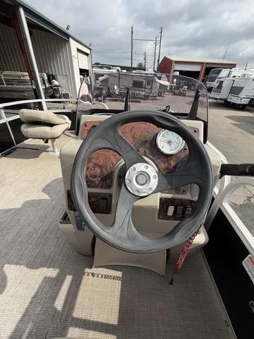 Slide: The Image of Sun Tracker BASS BUGGY 16XL 2021 - 6