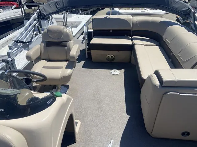 Slide: The Image of Sun Tracker PartyBarge 20 DLX 2019 - 8