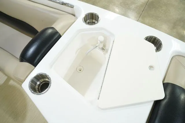 Slide: The Image of Hurricane SunDeck Sport 188 OB 2016 - 14