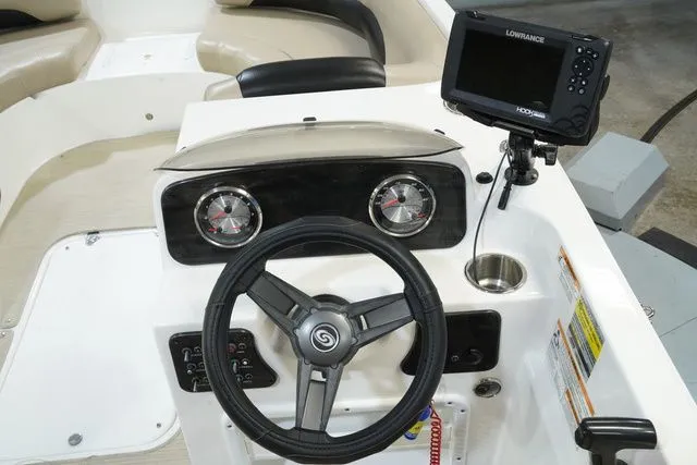 Slide: The Image of Hurricane SunDeck Sport 188 OB 2016 - 18