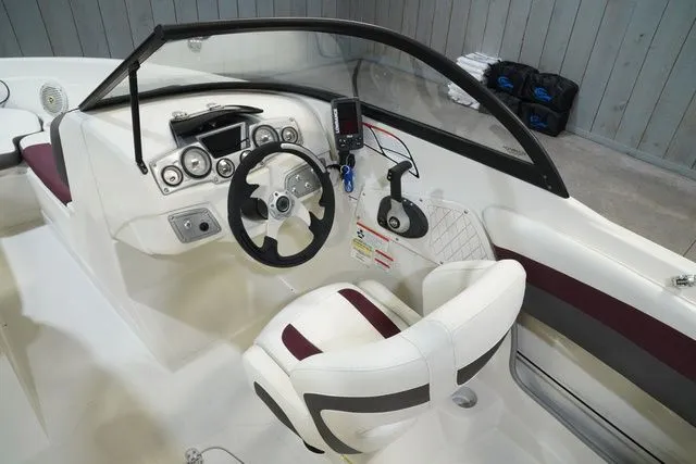 Slide: The Image of Tahoe 550 TF Outboard 2016 - 16