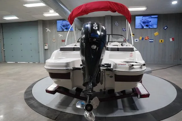 Slide: The Image of Tahoe 550 TF Outboard 2016 - 9