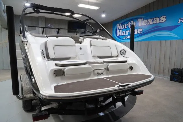 Slide: The Image of Yamaha 242 Limited S With Painted Trailer 2014 - 10