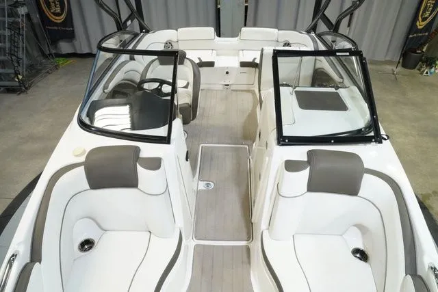 Slide: The Image of Yamaha 242 Limited S With Painted Trailer 2014 - 14