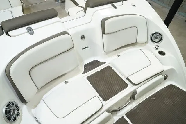 Slide: The Image of Yamaha 242 Limited S With Painted Trailer 2014 - 27