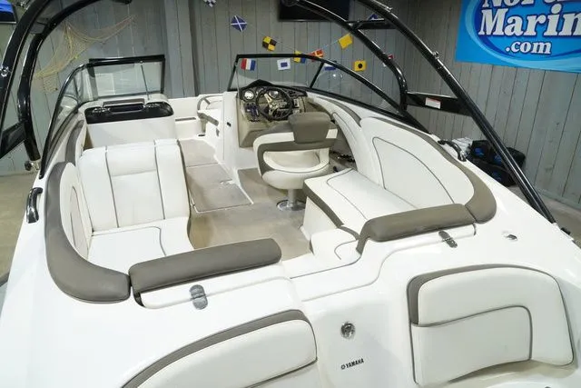 Slide: The Image of Yamaha 242 Limited S With Painted Trailer 2014 - 28