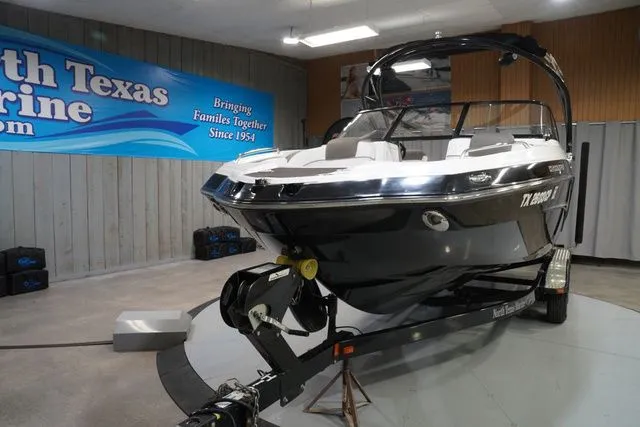 Slide: The Image of Yamaha 242 Limited S With Painted Trailer 2014 - 3