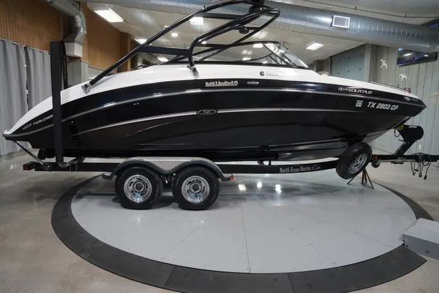 Slide: The Image of Yamaha 242 Limited S With Painted Trailer 2014 - 7