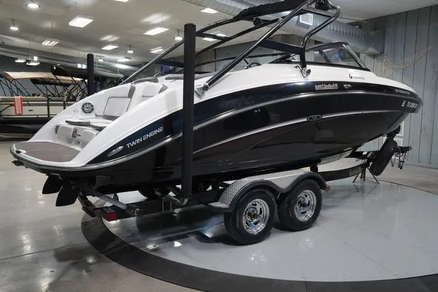 Slide: The Image of Yamaha 242 Limited S With Painted Trailer 2014 - 8