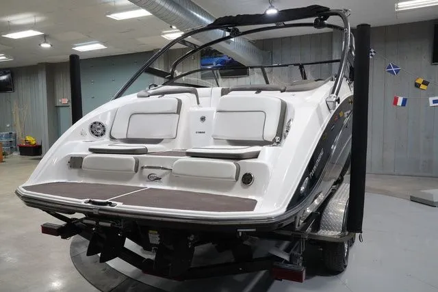 Slide: The Image of Yamaha 242 Limited S With Painted Trailer 2014 - 9