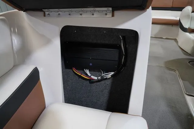 Slide: The Image of Four Winns H230 2017 - 13