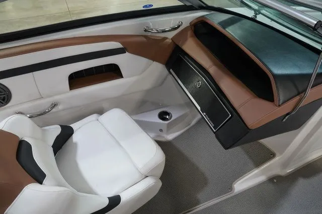 Slide: The Image of Four Winns H230 2017 - 15