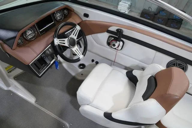 Slide: The Image of Four Winns H230 2017 - 16