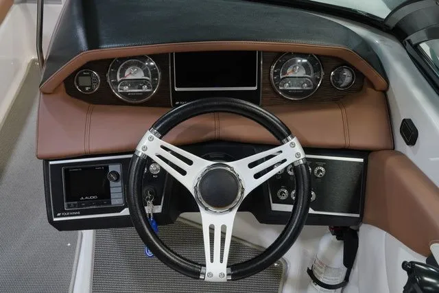 Slide: The Image of Four Winns H230 2017 - 18