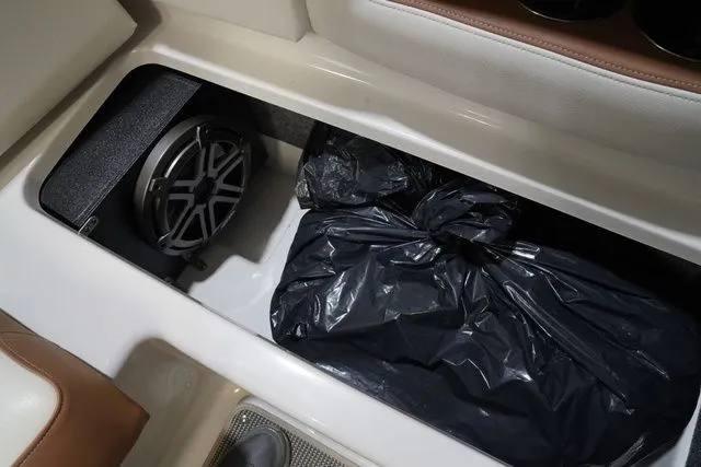 Slide: The Image of Four Winns H230 2017 - 22