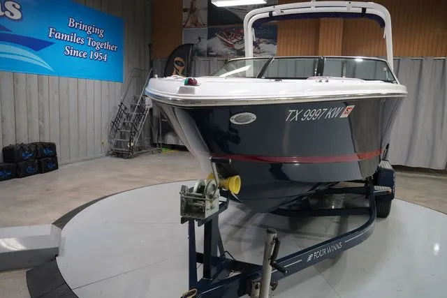 Slide: The Image of Four Winns H230 2017 - 3