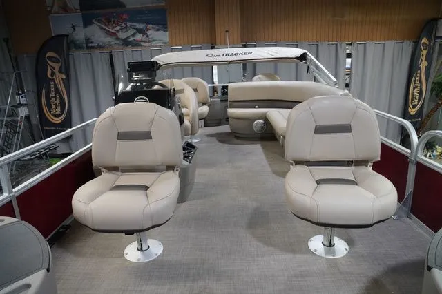 Slide: The Image of Sun Tracker Bass Buggy 18 DLX 2023 - 10