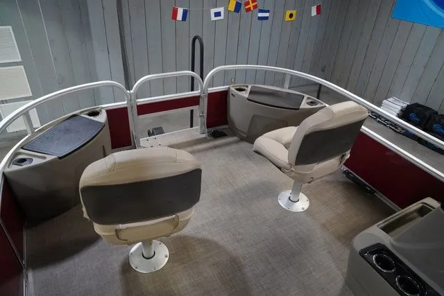 Slide: The Image of Sun Tracker Bass Buggy 18 DLX 2023 - 11