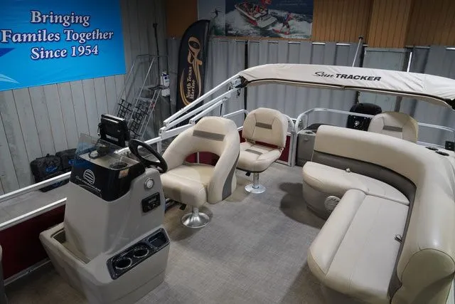 Slide: The Image of Sun Tracker Bass Buggy 18 DLX 2023 - 12