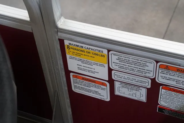 Slide: The Image of Sun Tracker Bass Buggy 18 DLX 2023 - 13