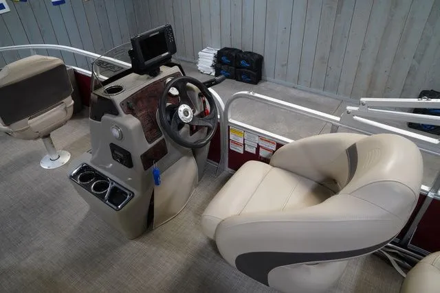 Slide: The Image of Sun Tracker Bass Buggy 18 DLX 2023 - 14