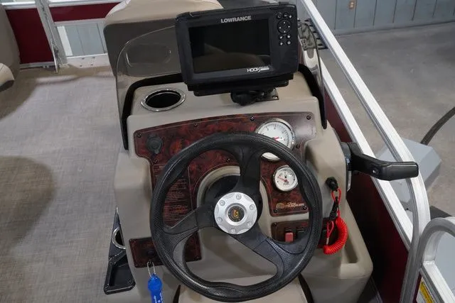 Slide: The Image of Sun Tracker Bass Buggy 18 DLX 2023 - 15